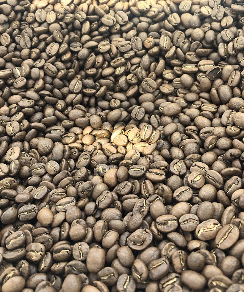 Café Honduras San José - Aroma:  Intenso. Chocolate negro, caramelo oscuro, ciruela seca. Sabor: Suave. Chocolate negro, azúcar