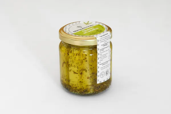 Queso Curado en Aceite envasado con una curación 4 meses de maduración